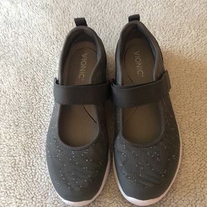 NWOB - Vionic Jessica Sneakers